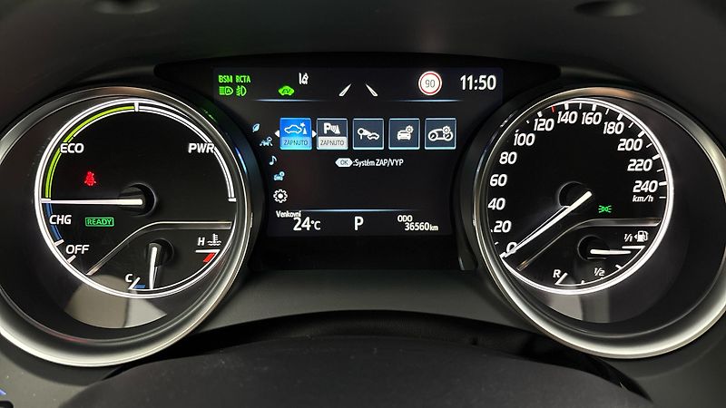 Toyota Camry 2.5 Hybrid AUT Executive - fotka 27 z 29