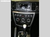 Středový panel připomíná vozy Hyundai před deseti lety, ale přehlednost mu nechybí.
