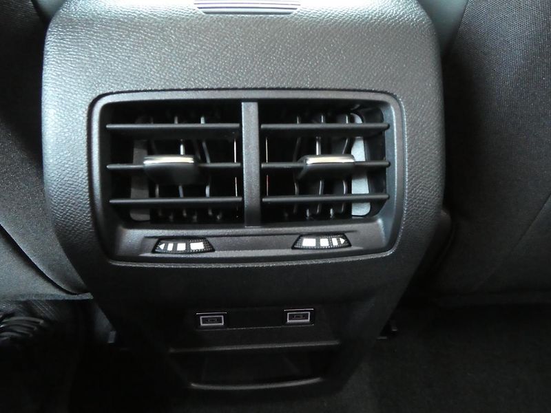 Peugeot 308 (2023) SW ALLURE 130k PT EAT8 - fotka 23 z 27