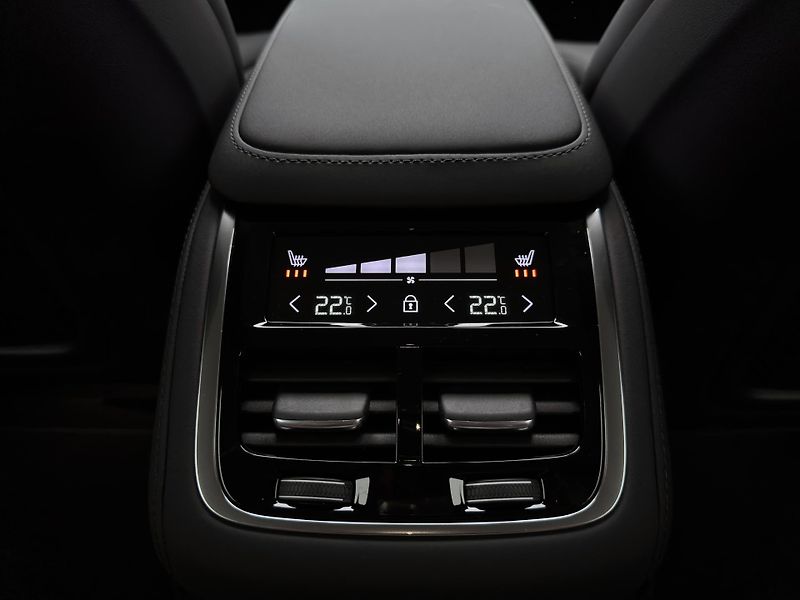 Volvo XC90 (2026) T8 AWD Plug-in DARK PLUS 7m - fotka 19 z 26