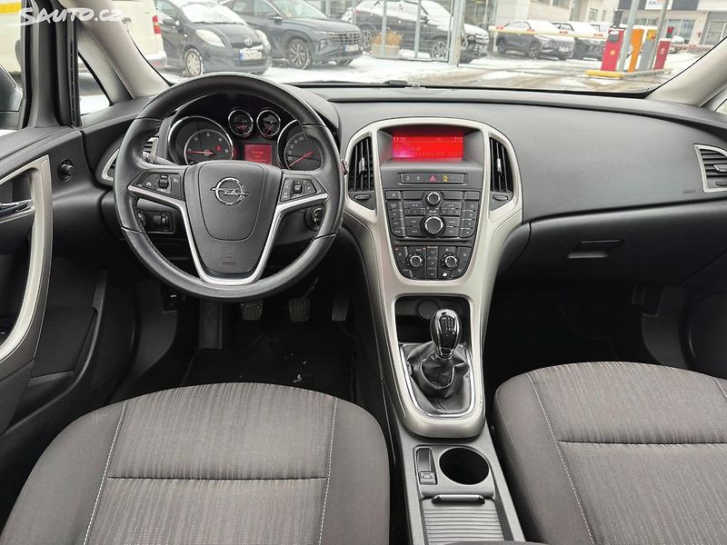 Opel Astra 1.7 CDTi 81kW - fotka 10 z 38