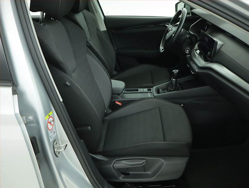 Škoda Octavia (2023) Ambition 2.0 TDI, ČR,1.maj - fotka 9 z 15