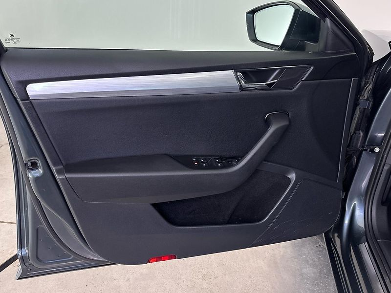 Škoda Superb Ambition DSG - fotka 13 z 28