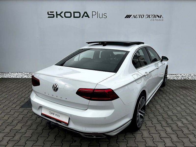 Volkswagen Passat (2024) 2.0 TDI BMT 140kW DSG R-Line - fotka 2 z 35
