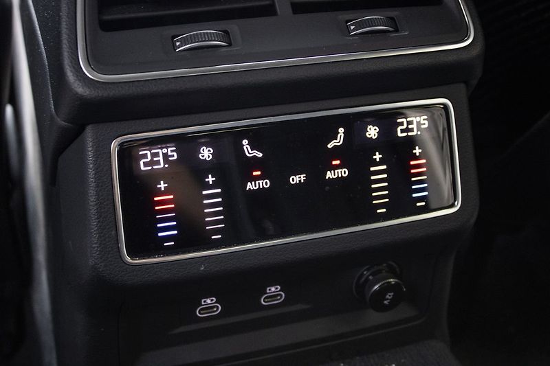 Audi A7 S-Line 50TFSIe 220kW - fotka 33 z 35