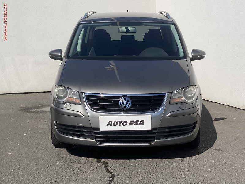 Volkswagen Touran (2010) 1.6i, Freestyle, navi - fotka 2 z 17