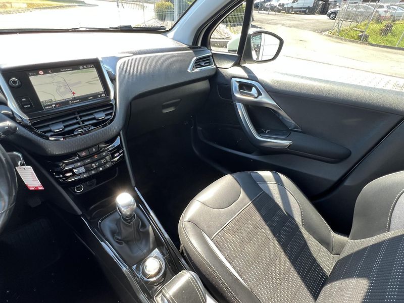 Peugeot 2008 (2019) 1.5 BlueHDi - fotka 26 z 40