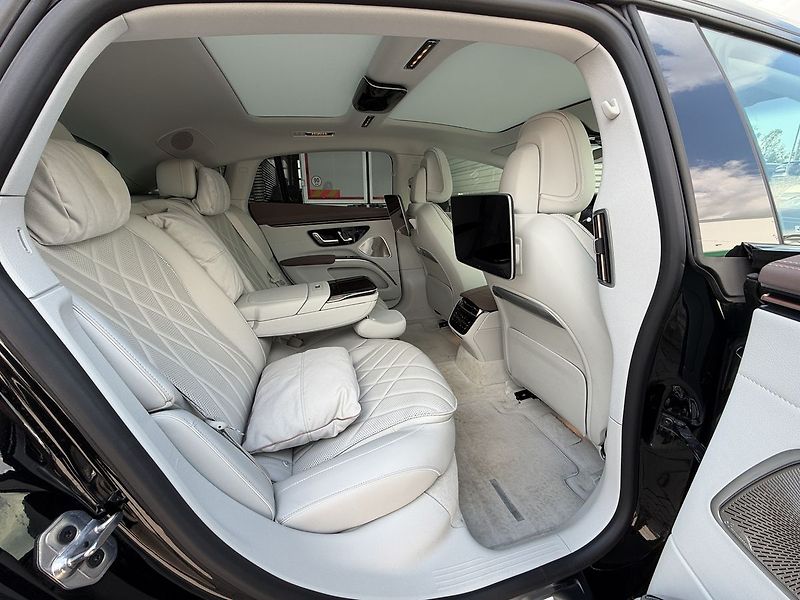 Mercedes-Benz EQS 53 4MATIC+ Electric Art Editio - fotka 11 z 48