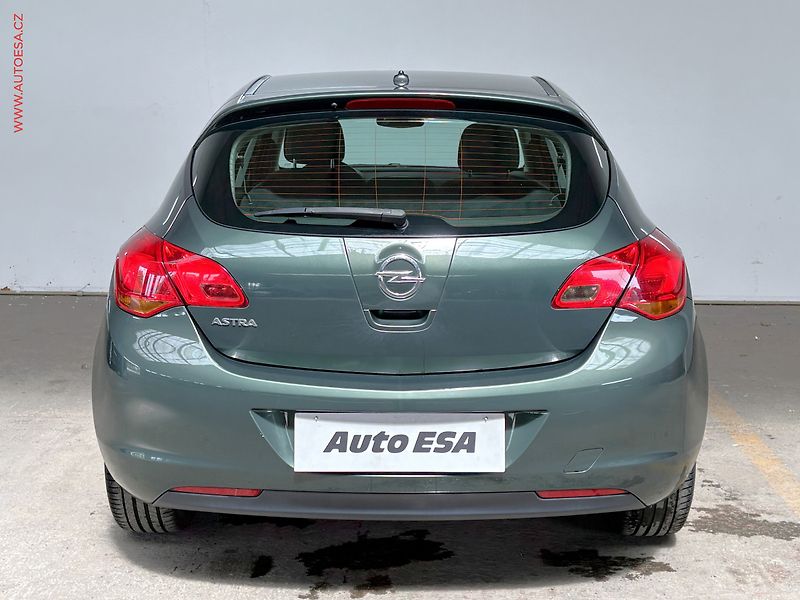 Opel Astra (2011) 1.6i 16V, ČR, AC, temp - fotka 5 z 15