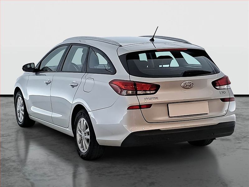 Hyundai i30 (2018) 1.0 T-GDI, Tempomat - fotka 4 z 16