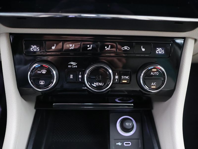 Škoda Superb 2,0 TDI DSG 4x4 CZ Style DPH - fotka 24 z 34