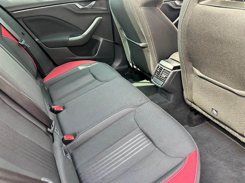 Škoda Kamiq (2023) 1.0 TSI 81 kW Monte Carlo DSG - fotka 22 z 23