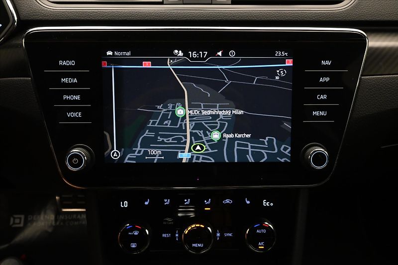 Škoda Superb 1,4 TSI 115kW iV DSG Sportline - fotka 20 z 32
