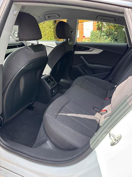 Audi A5 (2017) 2.0 TDI, servisováno - fotka 7 z 14