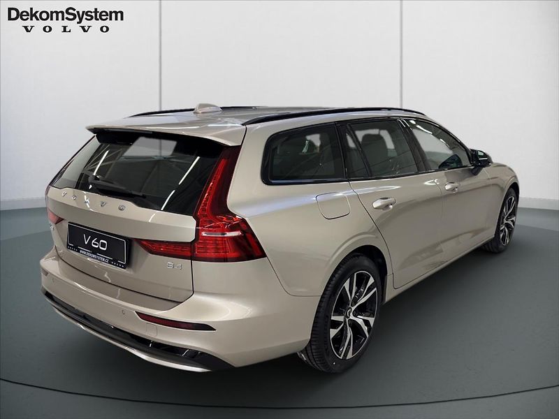 Volvo V60 2,0 B4 Plus Dark 1228 - fotka 3 z 15