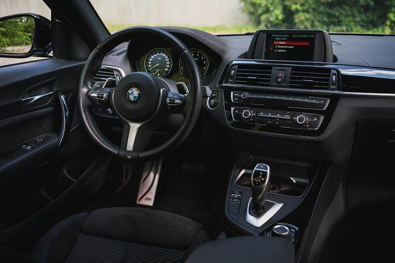 BMW Řada 2 (2019) M240i xDrive - fotka 3 z 36