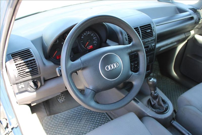 Audi A2 1,4 i  SERVISKA, KLIMA - fotka 10 z 27