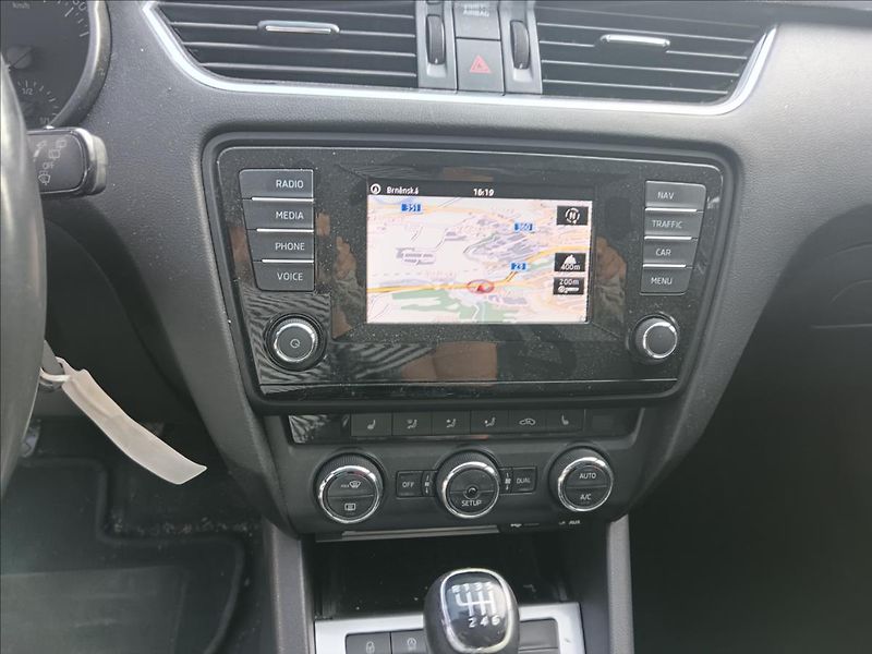 Škoda Octavia 2,0 TDi kombi  Ambition - fotka 18 z 20