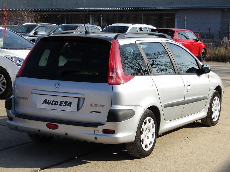 Peugeot 206 (2004) 1.4 HDi, ČR, AC, park.asist - fotka 4 z 14