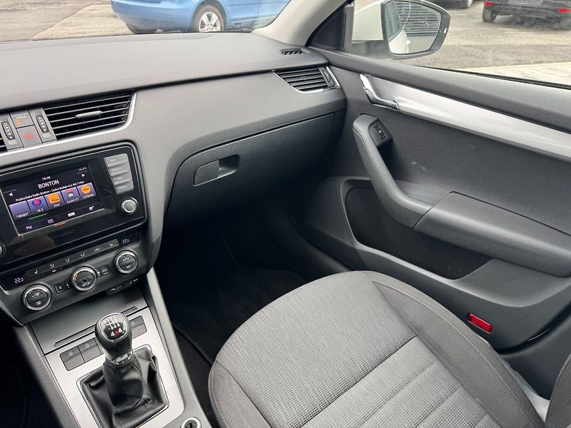 Škoda Octavia (2014) Elegance 1.6 TDI 4x4 77kW - fotka 15 z 33