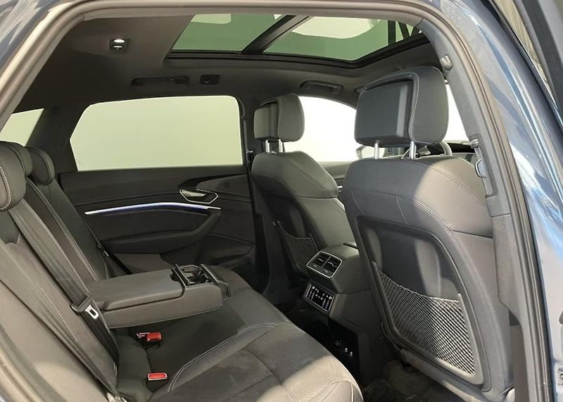 Audi Q8 e-tron 55 Q S-Line 360k Tažné SoH 94% - fotka 13 z 30