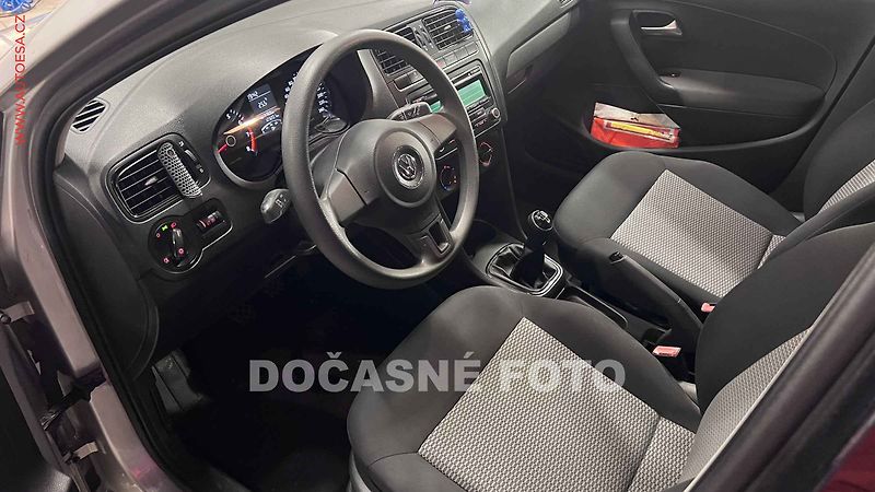 Volkswagen Polo (2013) 1.2 MPi, servis.kniha, AC - fotka 3 z 3