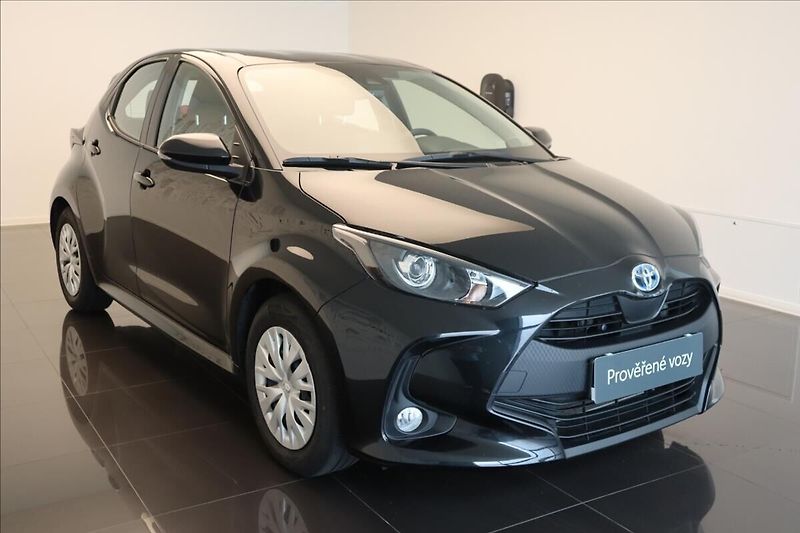 Toyota Yaris 1,5  HYBRID - fotka 2 z 23