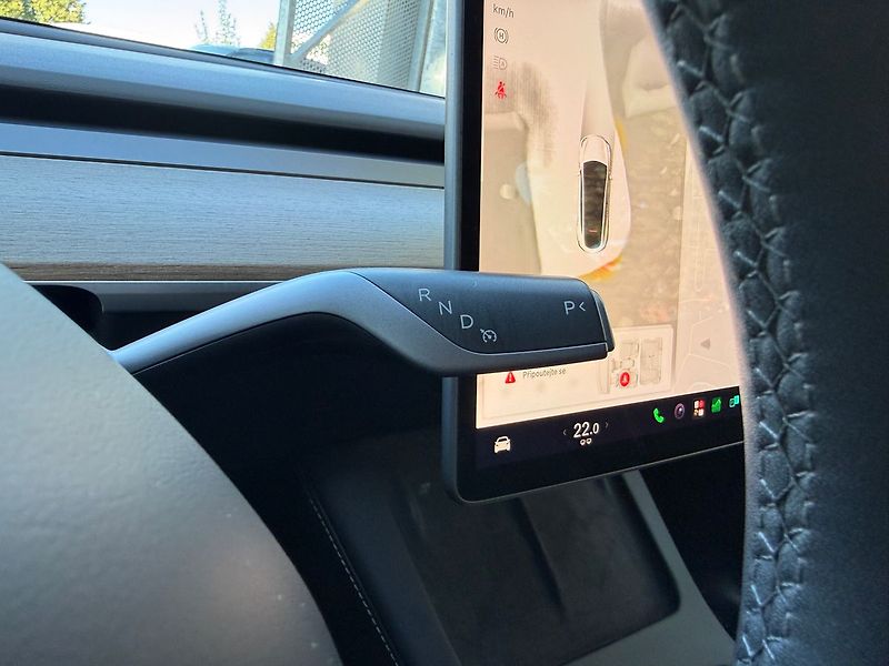 Tesla Model Y Long Range AWD záruka - fotka 33 z 40