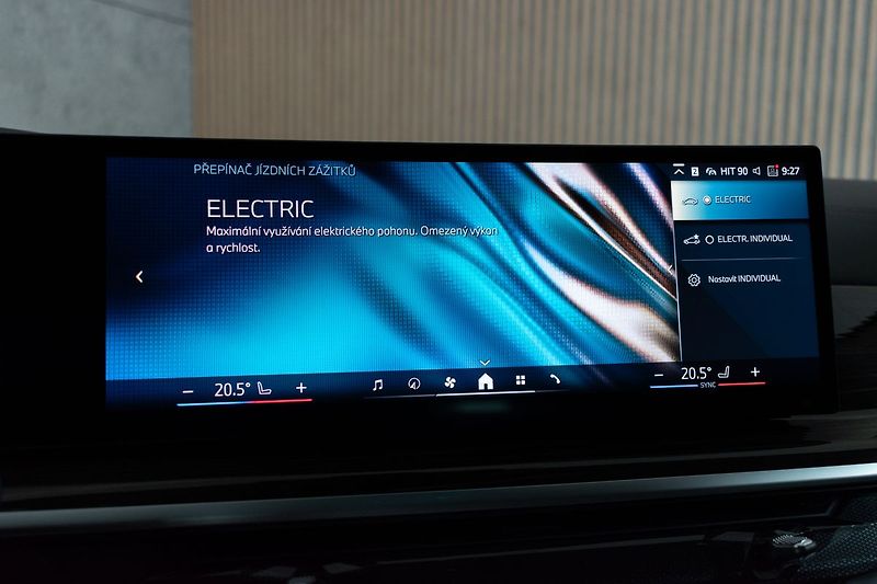 BMW X5 xDrive50e ZÁRUKA*AIR*TAŽNÉ*ČR - fotka 32 z 47