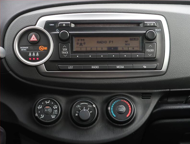 Toyota Yaris (2013) 1.0 VVT-i, Park. senzory - fotka 12 z 17