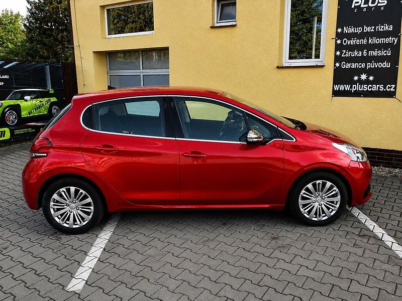 Peugeot 208 1,2I (81Kw)*MÁLO NAJETO* - fotka 5 z 15