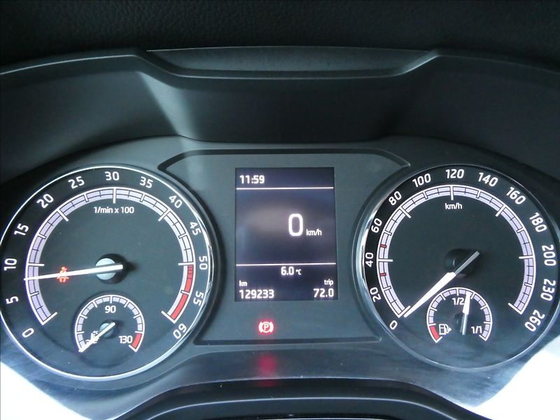 Škoda Karoq 2,0 TDi 110kW 4x4,2xkola,po se - fotka 34 z 42