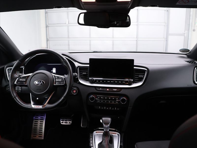 Kia Ceed 1,6 TGDI 150kW GT LED 1.Maj. - fotka 25 z 33