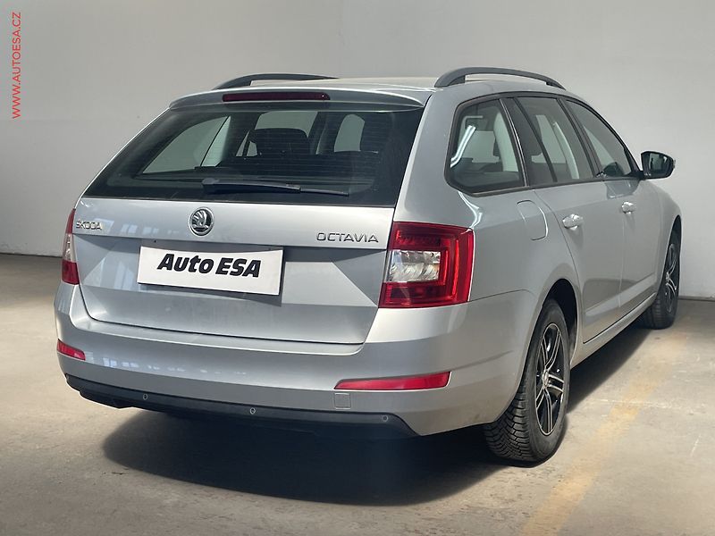 Škoda Octavia (2015) 1.6 TDi, 2.maj,ČR, AC, park - fotka 4 z 15