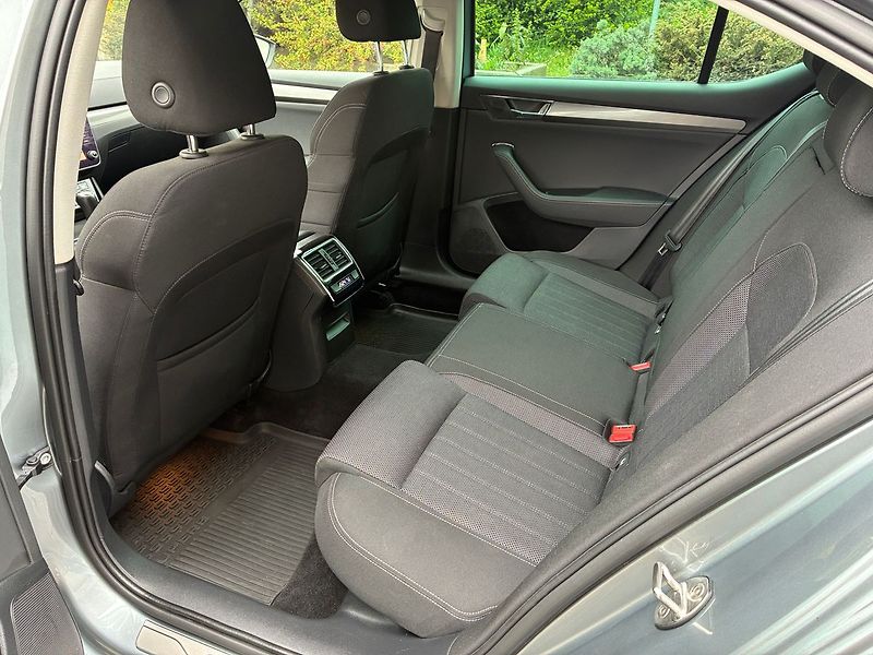 Škoda Superb 2.0 TDI 4x4 STYLE 140 kW DSG - fotka 13 z 40