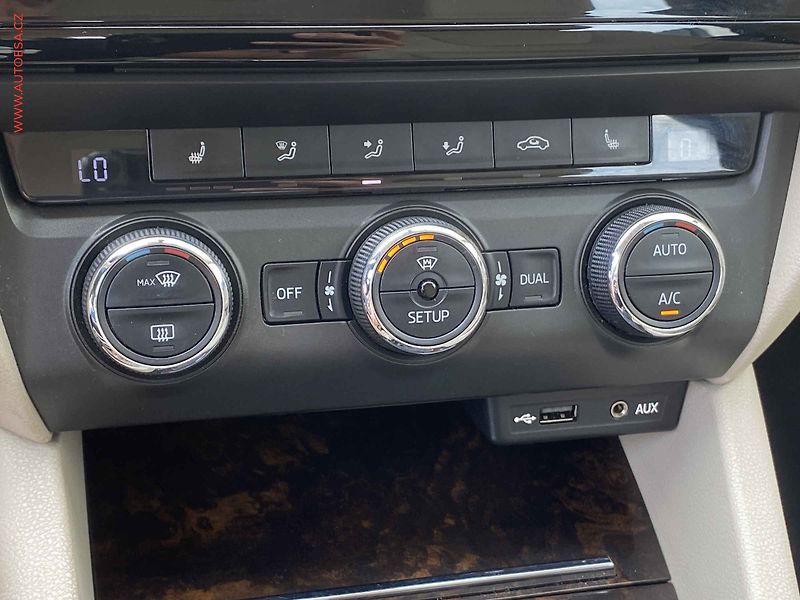 Škoda Octavia (2013) 1.8 TSi, ČR, DSG, bixen, kůže - fotka 15 z 17