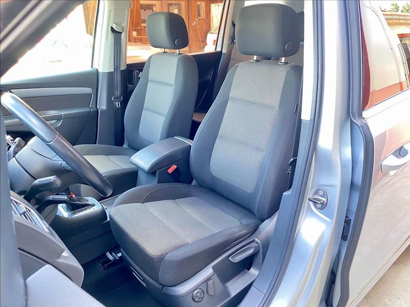 Volkswagen Sharan 2,0 TDI 103kW / DSG / VÝHŘEV - fotka 9 z 46