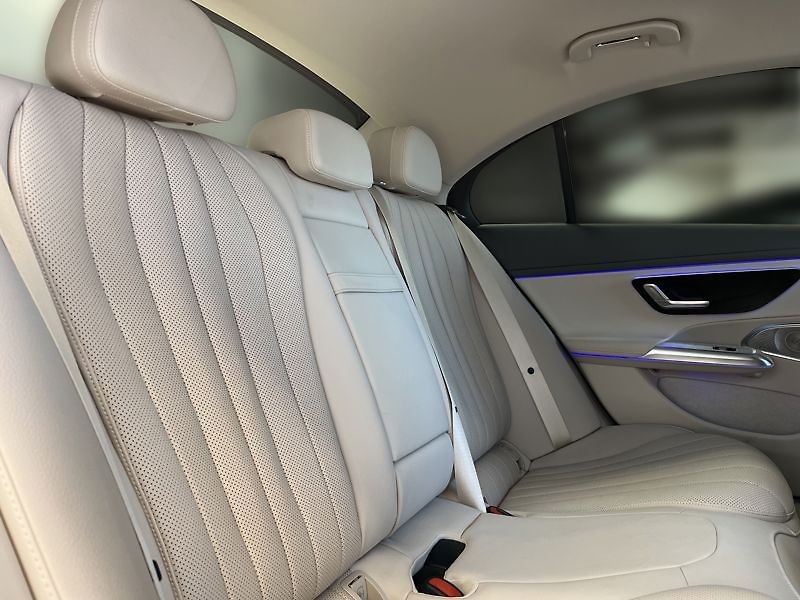 Mercedes-Benz Třídy E 300 de 4MATIC s hybridní techn - fotka 20 z 22