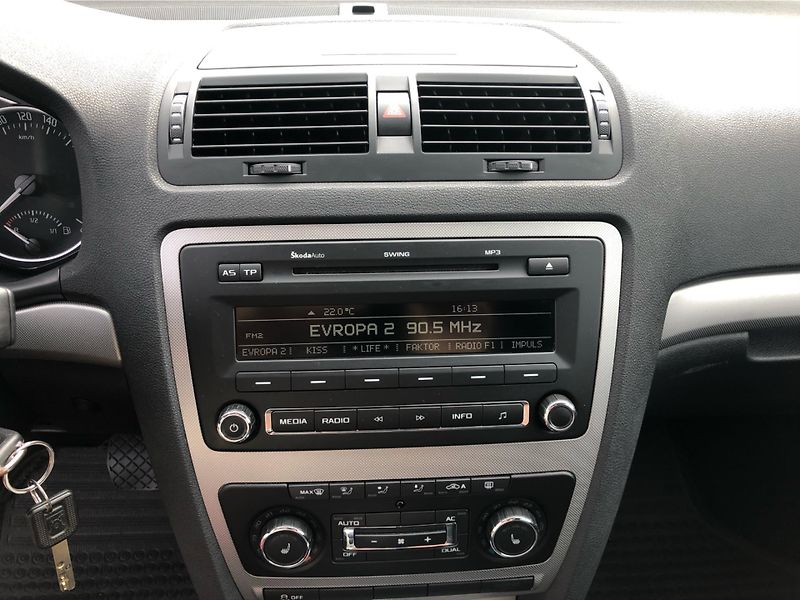 Škoda Octavia Combi 1.6 TDi Elegance - fotka 19 z 28
