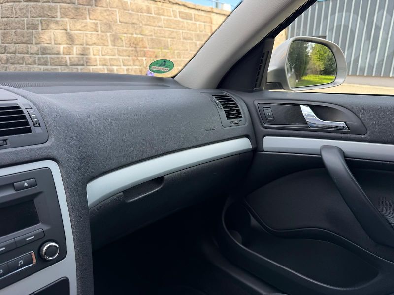 Škoda Octavia 1,2 TSI Elegance/77 kW/1.maj - fotka 19 z 26