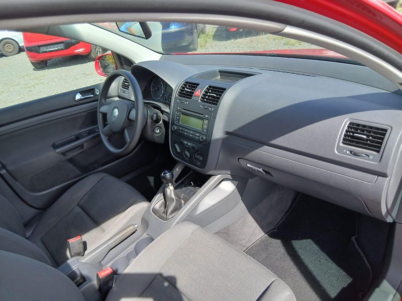 Volkswagen Golf 5, 1.4i - fotka 25 z 30