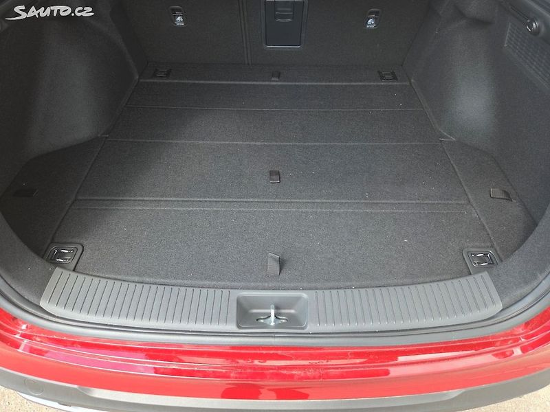 Hyundai i30 1,6 T-GDI DCT N LINE - fotka 11 z 12