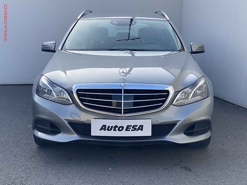 Mercedes-Benz Třídy E (2014) 2.1 CDi E200, Avantgarde, AT - fotka 2 z 19