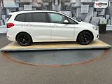 BMW Řada 2 (2017) 220i GT, 141KW, 7 MÍST - náhled 4