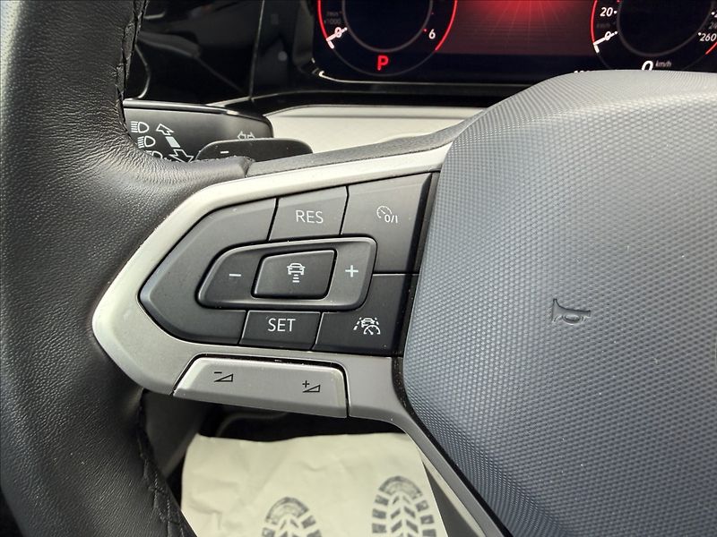 Volkswagen Golf VIII 2.0 TDI Life DSG/ACC - fotka 18 z 27