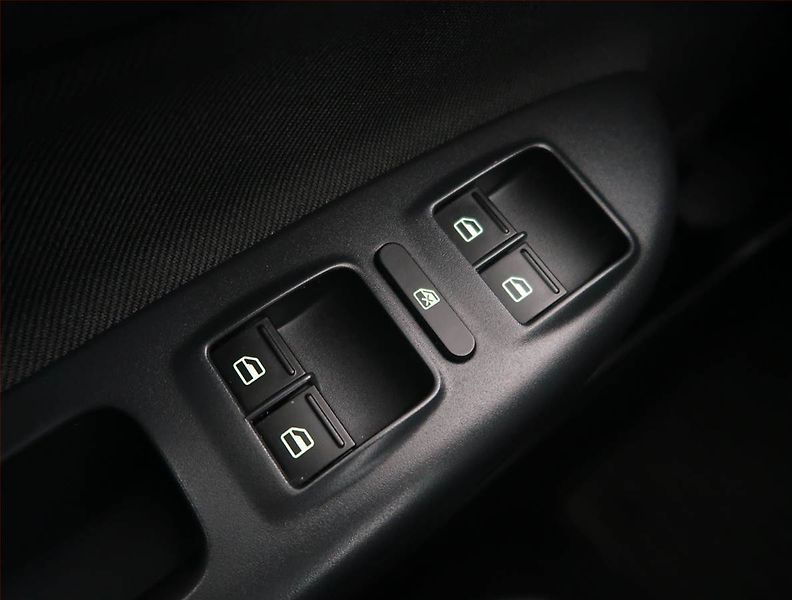 Škoda Octavia (2012) Scout 1.8 TSI, 4X4 - fotka 16 z 19