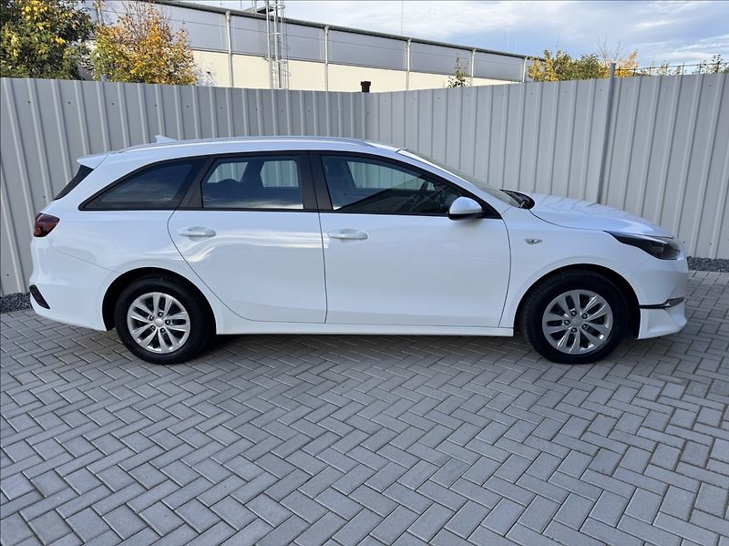 Kia Ceed 1,6 CRDi SW FRESH DPH 1.maj ČR - fotka 14 z 50