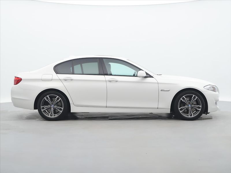 BMW Řada 5 3,0 530d 190KW xDrive CZ - fotka 8 z 31