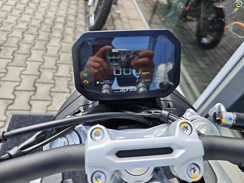 Aprilia (2026) Tuono 457 E5+ - fotka 21 z 38