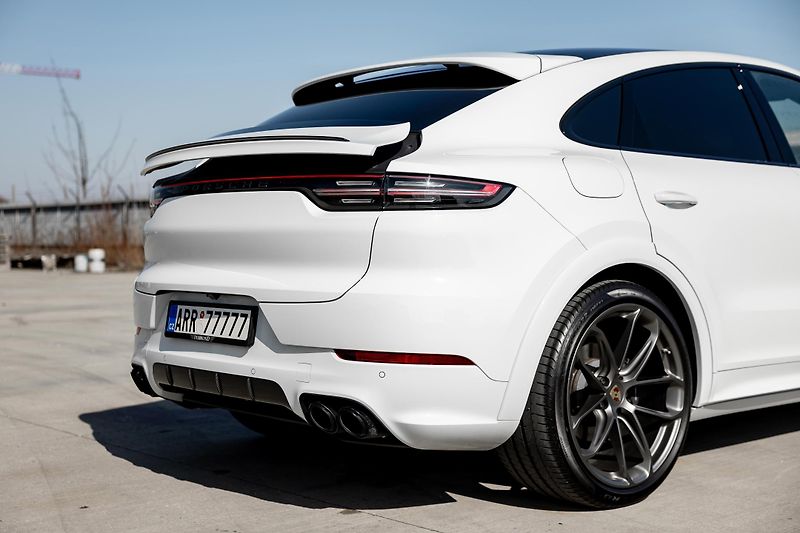 Porsche Cayenne (2023) COUPE PLATINUM EDITION - fotka 9 z 33